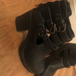 Forever 21 Black Strappy Heeled Sandal